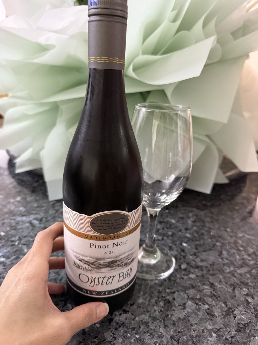 ivylimcc's tweet image. NZ weekend 
I still prefer French and Italian wines 

It’s a gift so I drank with gratitude 

#fortheloveofdrinks