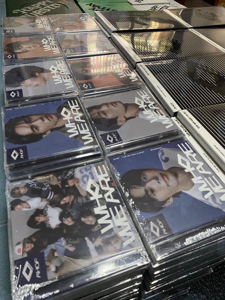 bluejayshop's tweet image. #Bluejayshop_GA 
SURPRISE ALBUM GIVEAWAY! 🥳

- follow us + @hellolalit 
- retweet + like their 📌
- reply 

will draw in 3 hours 🚶‍♀️