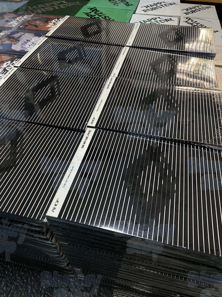 bluejayshop's tweet image. #Bluejayshop_GA 
SURPRISE ALBUM GIVEAWAY! 🥳

- follow us + @hellolalit 
- retweet + like their 📌
- reply 

will draw in 3 hours 🚶‍♀️