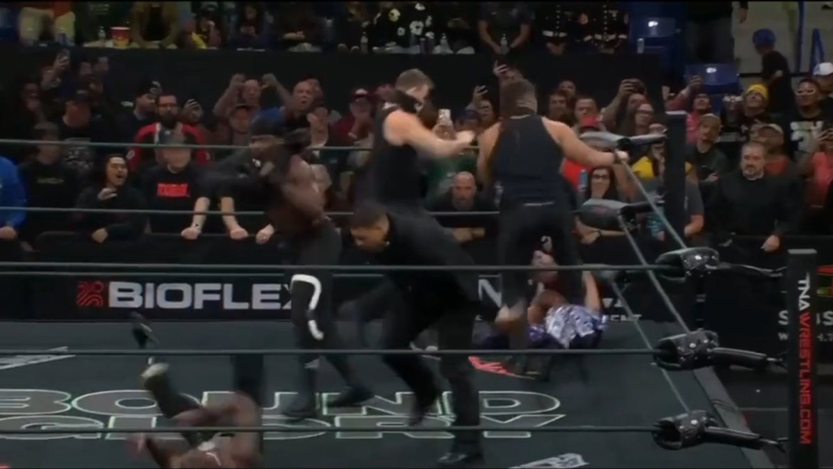 ProWFinesse's tweet image. Two bullshit endings on your biggest show of the year.

Not a good look.