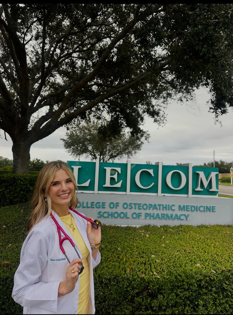 Coach_Critch_Jr's tweet photo. As a coach after that final game you always tell your players that bigger things await them. In 2018, I hugged my daughter after our last game together. Yesterday the bigger thing came into focus as she is now officiallyStudent Doctor Rae Critchley after receiving her white coat! https://t.co/kBhk1xYjoo