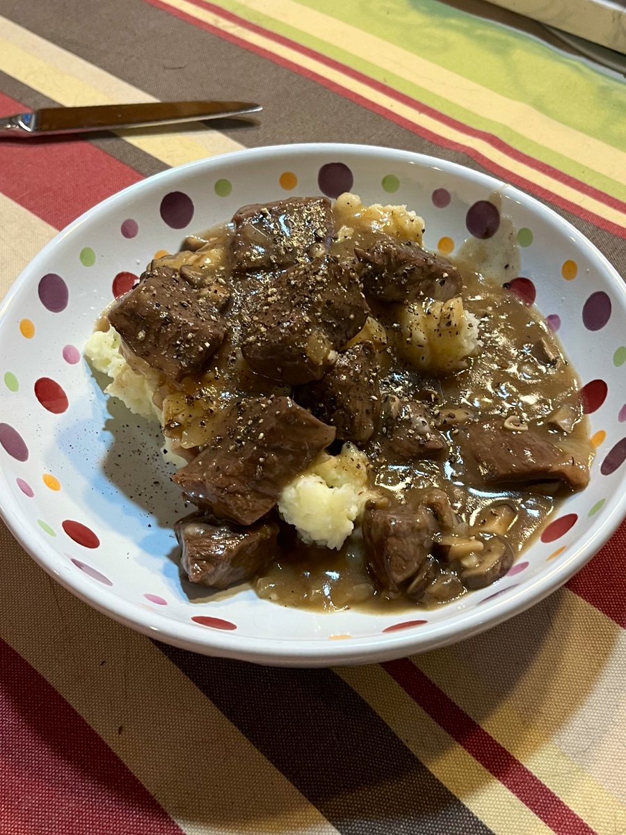 kdawgswift's tweet image. First Fall Dish of Season here in PNW 
Pacific Rogue Waygu Beef Tips & Gravy on Mash Potatoes! @JKatGB63 nailed it of course
