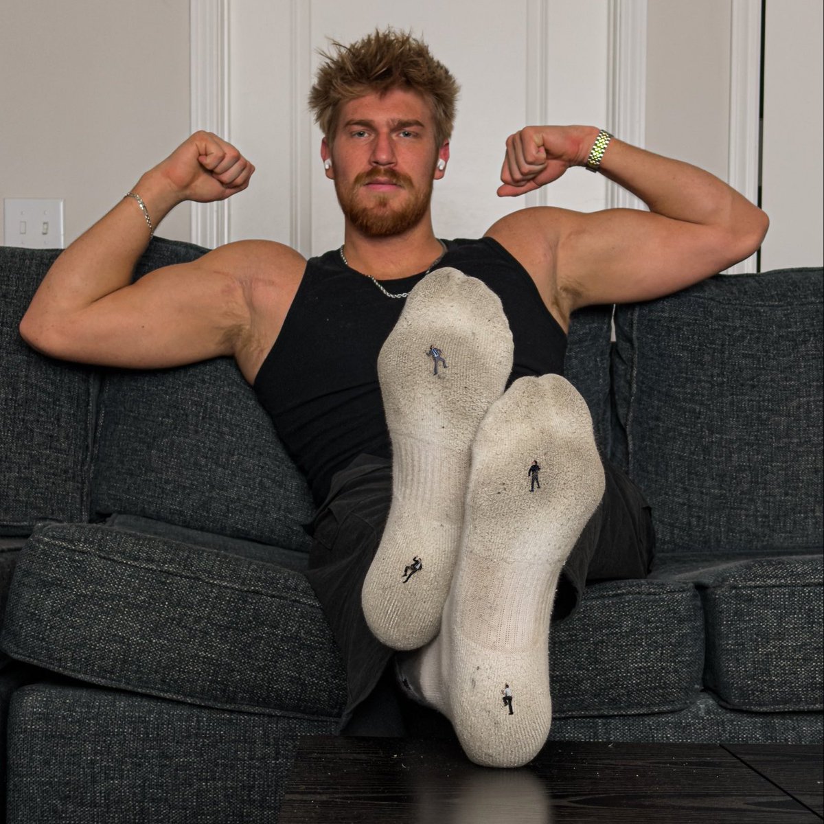 Turns out, the widely-discussed leadership change at the office was really just West taking charge. 

The Board of Directors seems...supportive. 🧦🙇‍♂️

ft. <a href="/master_west99/">WEST</a>