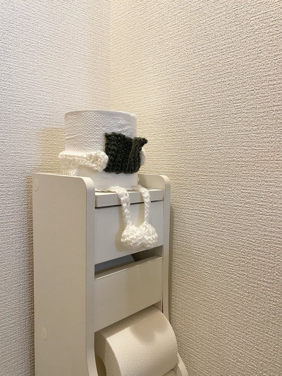 haru_hm0427's tweet image. これはYouTubeで見かけて一目惚れして作ったトイレットペーパーホルダー🧻📕