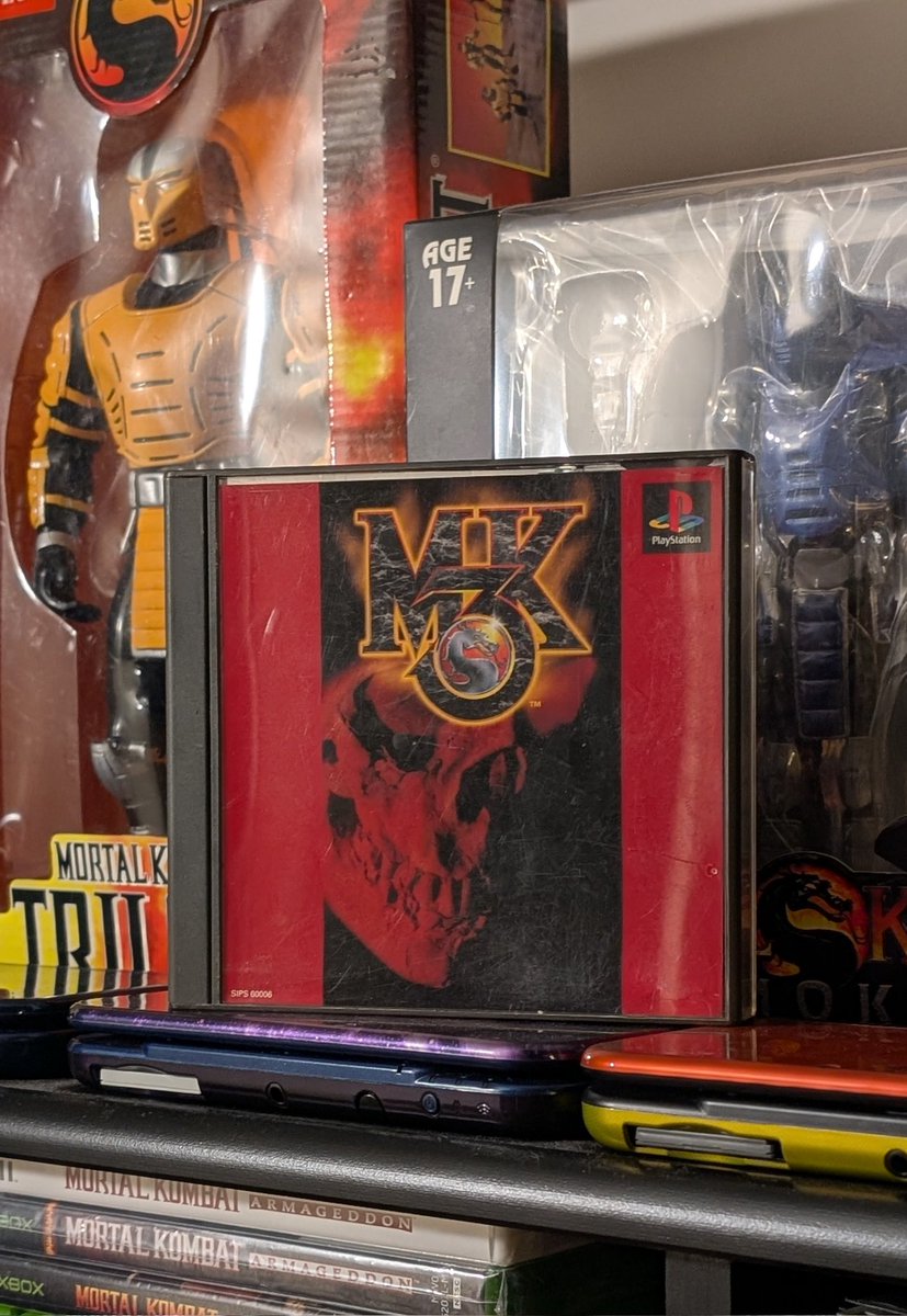 Mikemetroid's tweet image. MK3 on 🇯🇵 PSX! Besides the Japanese narrated text, this version also has a STICKER, and the MK dragon is inverted on the disc. (#WOW #WHOA) Anyway, I don't really play MK3 often, but if I do, it's the PSX version.
