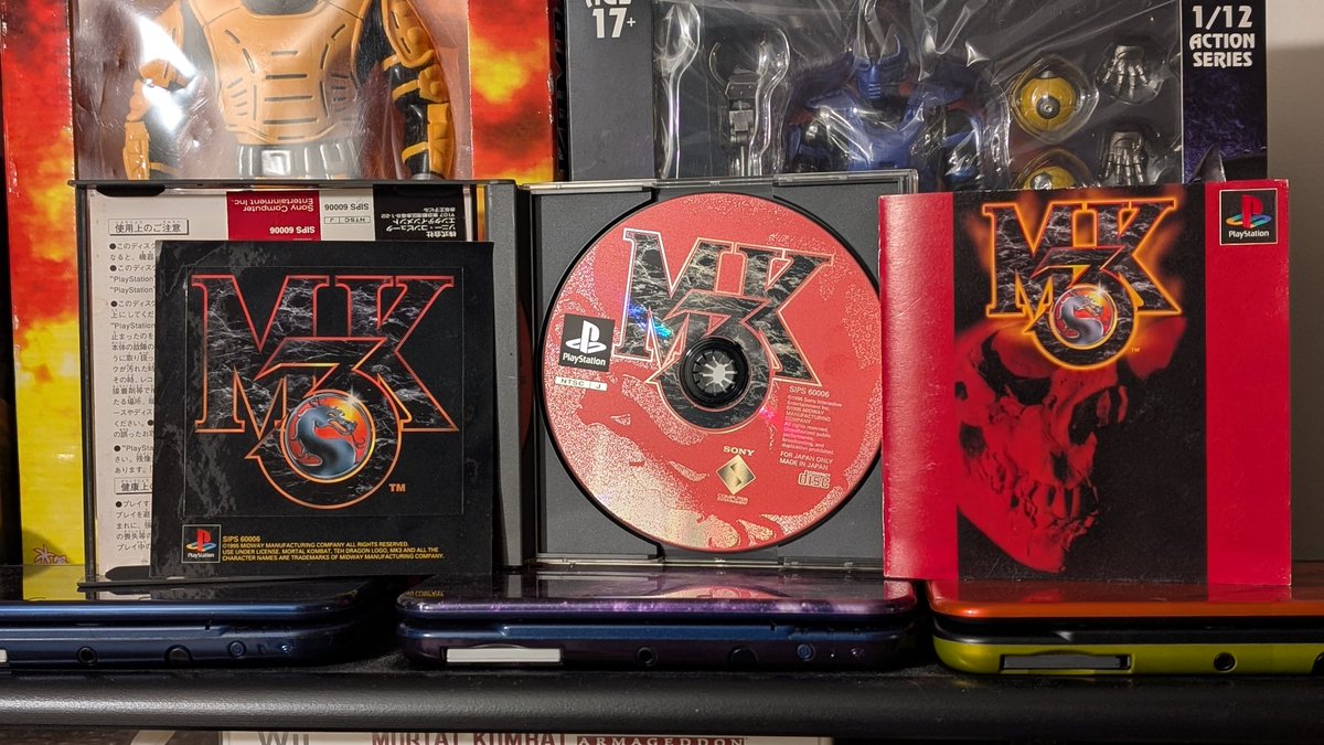 Mikemetroid's tweet image. MK3 on 🇯🇵 PSX! Besides the Japanese narrated text, this version also has a STICKER, and the MK dragon is inverted on the disc. (#WOW #WHOA) Anyway, I don't really play MK3 often, but if I do, it's the PSX version.