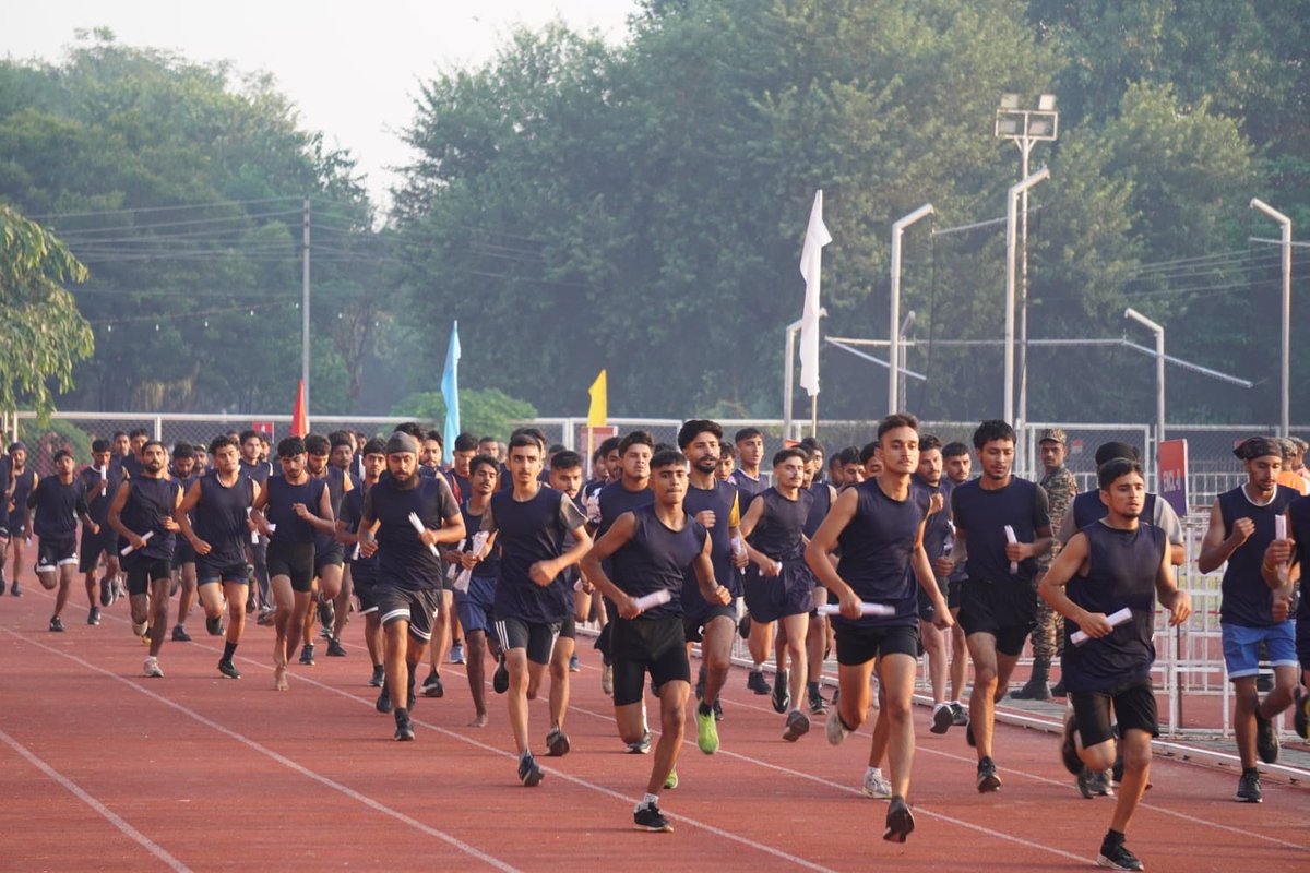 westerncomd_IA's tweet photo. #NationFirst
#NationBuilding
#Recruitment

Over 6250 aspirants participated in Recruitment Rally at Jalandhar for #Agniveer—an impressive 100% surge over last year, showing the zeal of youth of Punjab to serve the Nation. 
  Lt Gen #MohitWadhwa, SM, COS #WesternComd, reviewed the arrangements, commending #VajraCorps & HQ #RecruitingZone Jalandhar,  for flawless conduct.

#ZROJalandhar 
@adgpi  
@prodefencechan1