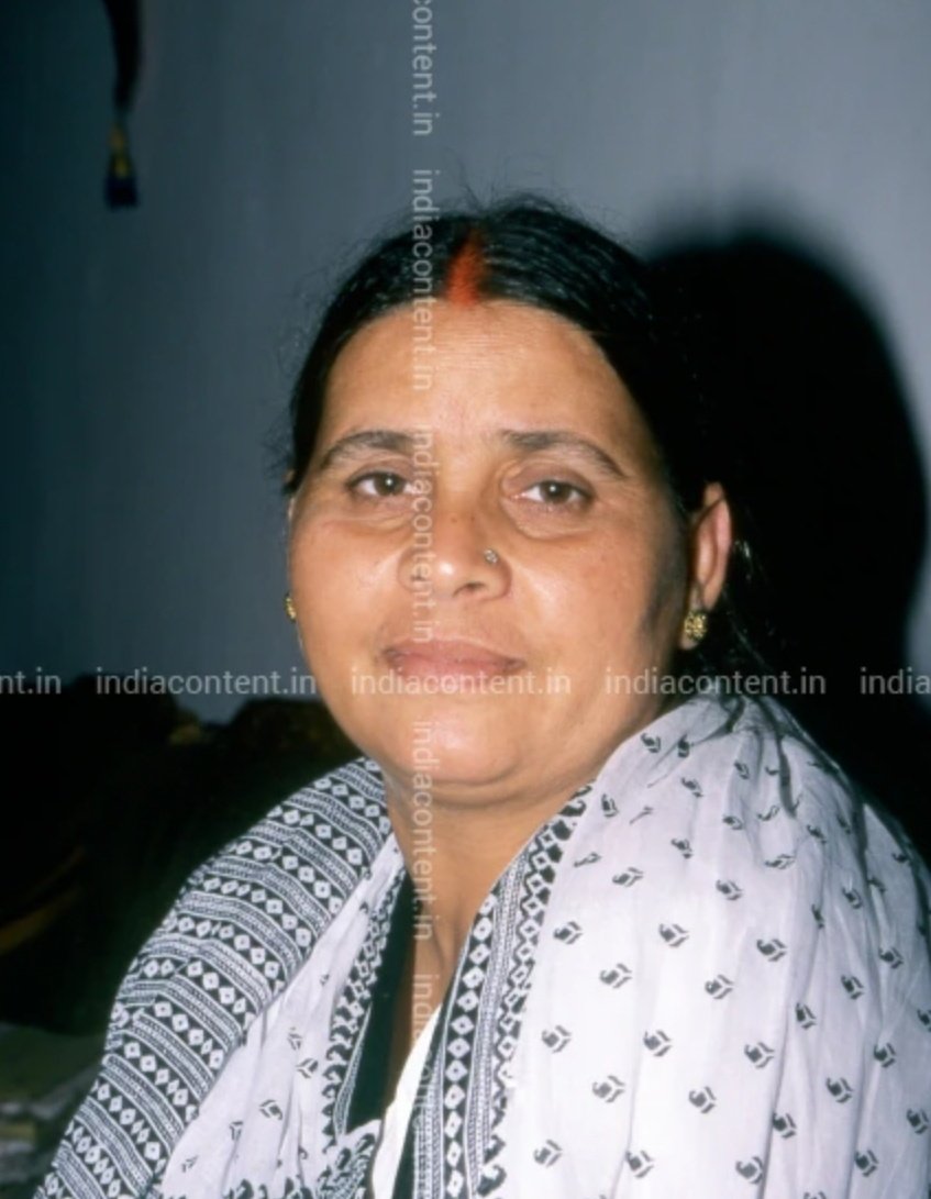 GyanSattawan's tweet image. बिहार की राजनीति में यह चेहरा कौन भूल सकता है? बिहार की प्रथम महिला मुख्यमंत्री और तीन बार मुख्यमंत्री रह चुकी है। 1955 में बिहार के गोपालगंज जिले के सालार कला गांव में इनका जन्म हुआ था। इनके पिता शिव नारायण चौधरी ने इनको उच्च शिक्षा के लिए गांव से बाहर नहीं भेजा 5 वीं कक्षा तक…
