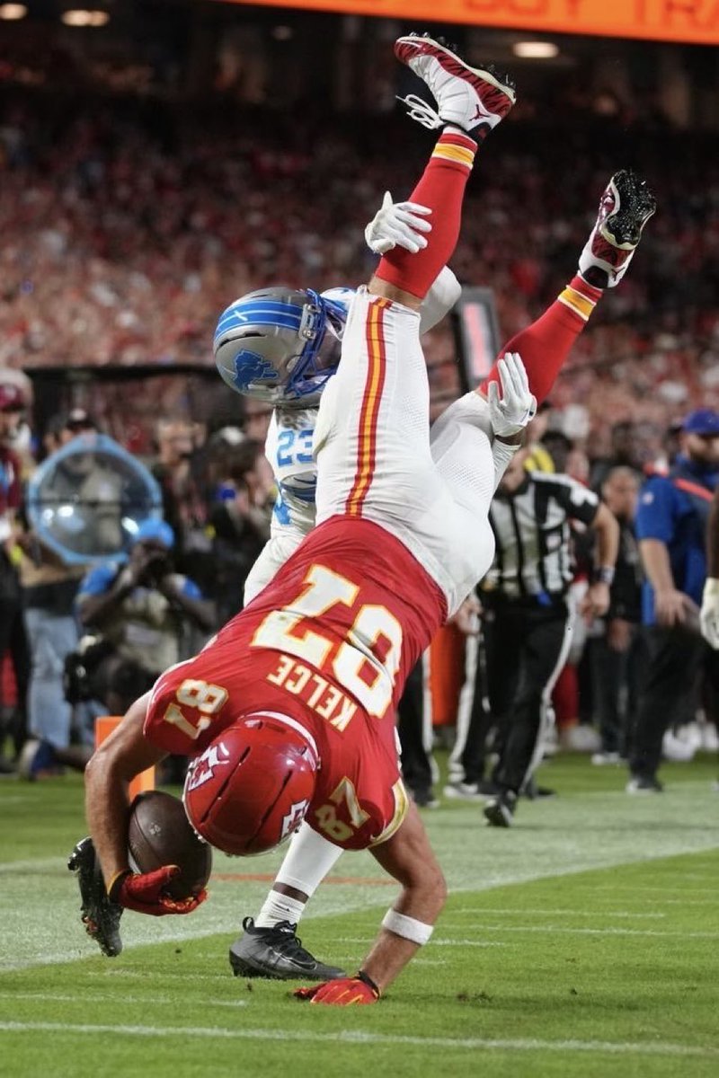Travis Kelce do céu!🫣😅