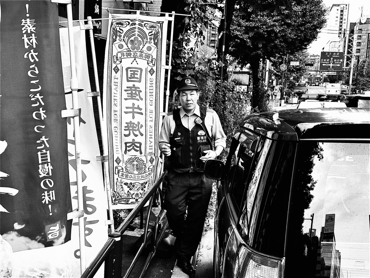 新宿に早く着き過ぎたので
道端で時間調整中に
お約束の車内＆ 持ち物チェック笑
今日もお仕事ご苦労様です。
御二方、俺の名前を検索してこちらに
辿り着いたら写真は記念に
ご自由にお使いください。
心を込めて無料で撮影しました。