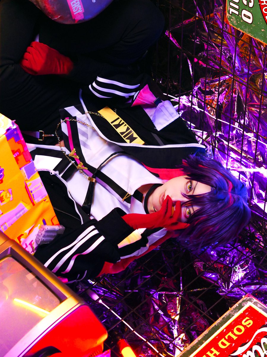 【cos】
🌈🕒
♦︎☕️