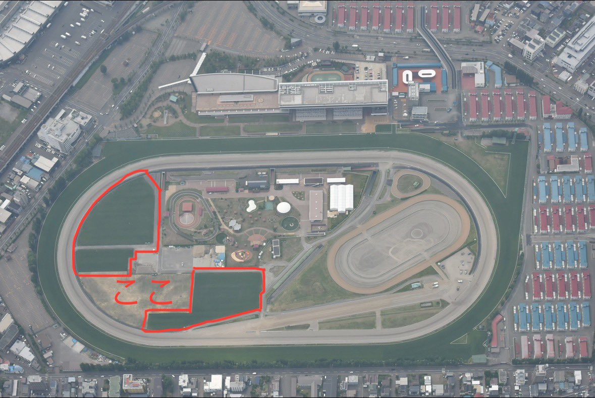 JRASapporoRC's tweet image. 芝コース作業大公開!その4
芝養生地とは、札幌競馬場の馬場内にあるこちらのエリア🟩
傷んだ芝コースを補修するための芝を育てていて、カップ補修用の芝の穴が整然と並んだ
様子は、なんだかチャーミングですね🟢🟢🟢
#JRA
#札幌競馬場
