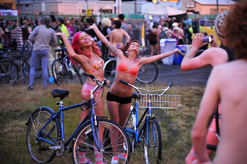 <a href="/SpencerHakimian/">Spencer Hakimian</a> <a href="/Meernaa89/">lili</a> It’s the Portland Naked Bike Riders group.. they rock in these situations..
Strength in numbers❤️