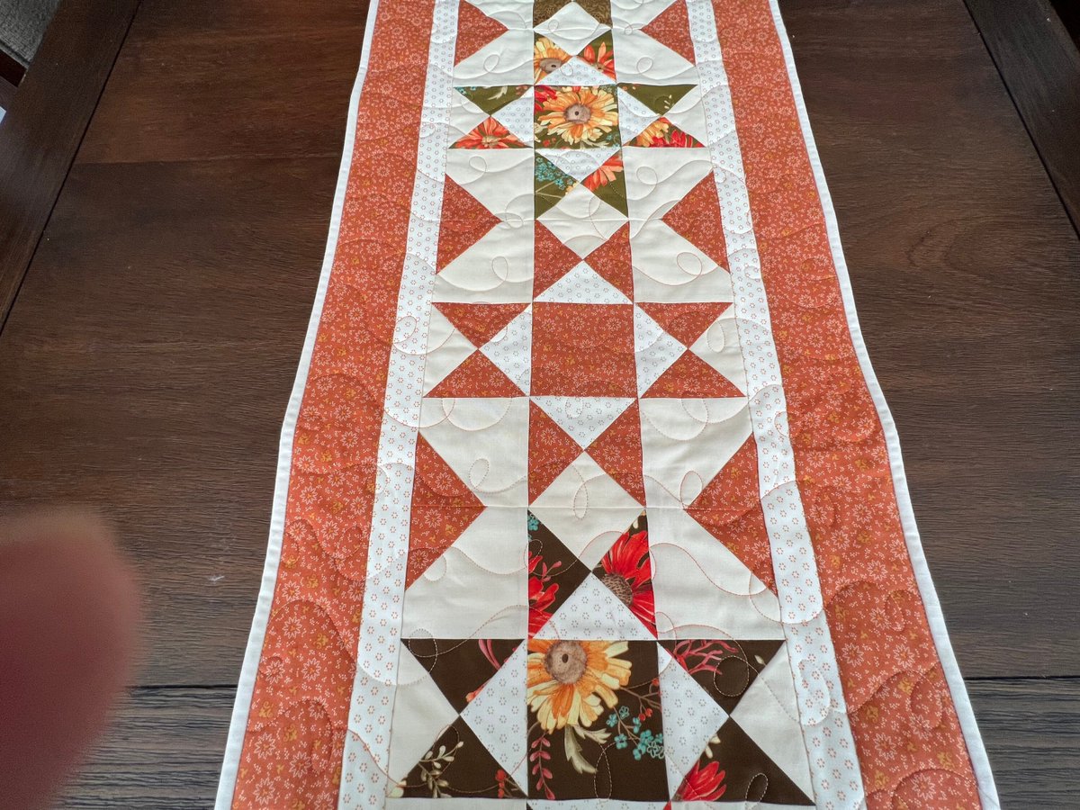 angelhw1956's tweet image. Quilted Fall/Thanksgiving Table Runner tuppu.net/24c6a423 #TeaTimeQuiltsnMore #Etsy #TableLinens