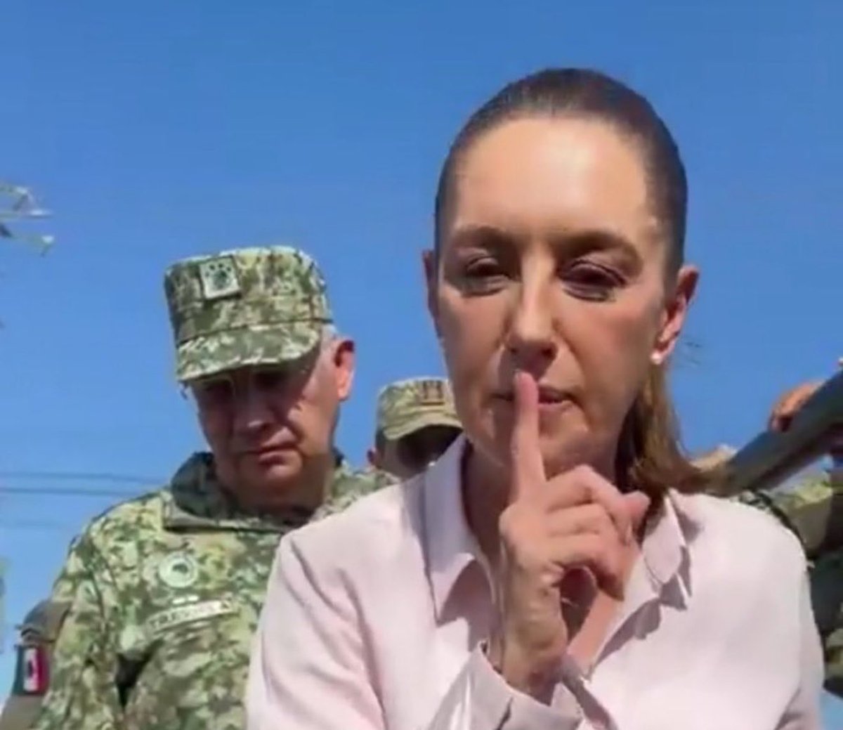 pedroferriz3's tweet image. Oiga presidenta @Claudiashein es que perdimos, todo, no llega la ayuda, no queremos promesas, necesitamos respuestas 

@Claudiashein CÁLLATE