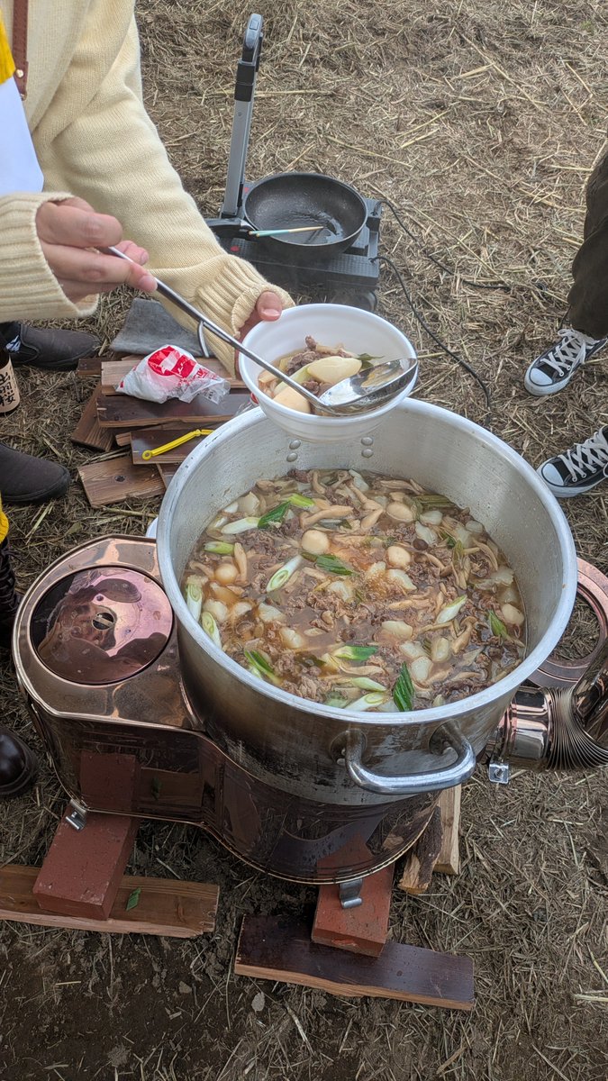 hytcos's tweet photo. 昨日は芋煮会が楽しかったね。体力ちょっとはついたかと思ったけどまだまだだね。なぜか背中が筋肉痛です https://t.co/Tp7A3a0zXV