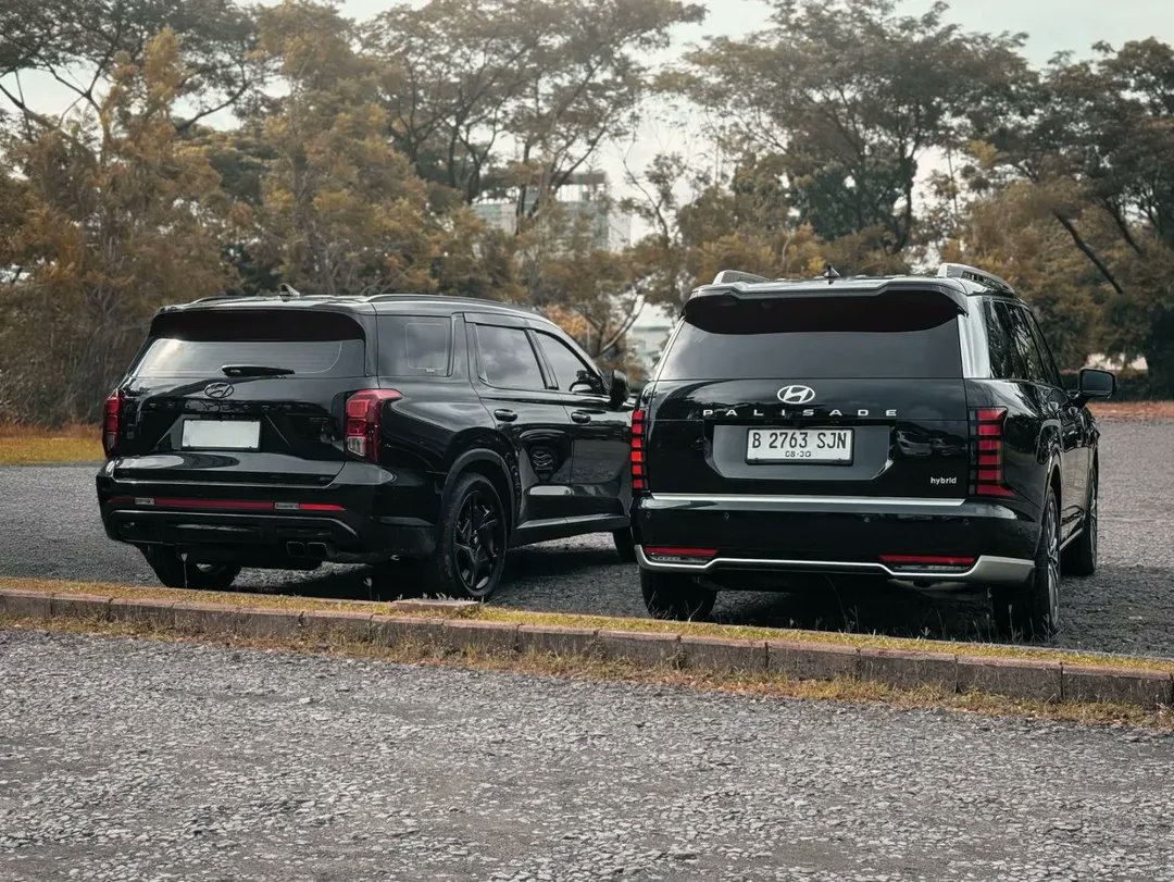 Pilih mana nih?
Palisade 2.2 diesel
Dimensi: 4.995 mm x 1.975 mm x 1.750 mm
Mesin: Diesel CRDi 2.199 cc e-VGT, 197 Hp 440 Nm

Palisade 2.5 hybrid
Dimensi: 5.065 mm x 1.980 mm x 1.805 mm
Mesin: Gasoline Smartstream 2.497 cc GDi Turbocharger &amp; e-Motor, 329 Hp 460 Nm
#carmudi