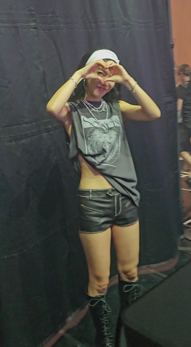 LIUHUIHSUAN1's tweet image. 25.10.11 ＆10.12
隔了好幾個月才又看到容的演出
整場除了驚嘆 更多驚訝
來看之前 覺得 這段時間
容除了中文專外沒有新歌
表演內容會有甚麼呢？
結果 我錯的離譜
根本就是新篇章
真的 有時間 有機會
都應該要看過一場
真的不虧！！
#마마무 #Solar 
#Solar_3rd_Concert #Solaris