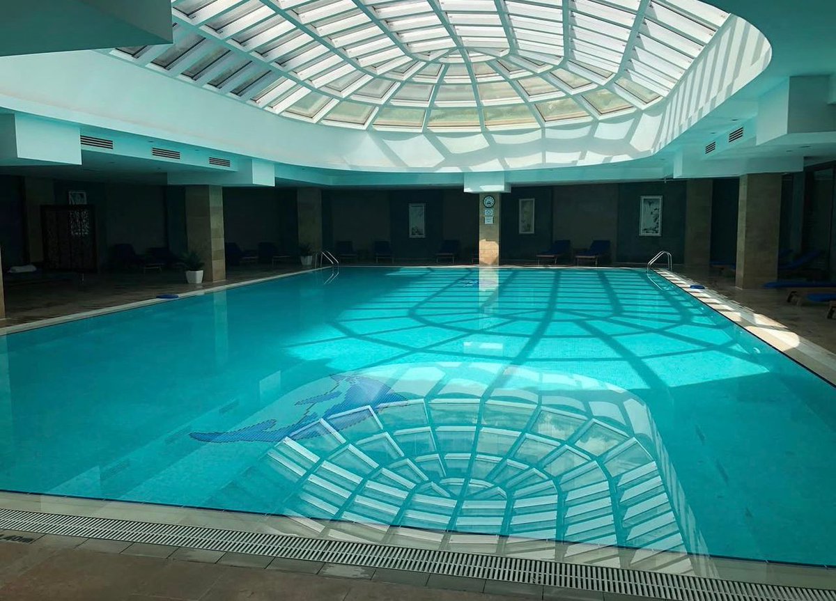 Soaking up the sun (and the serenity) indoors! This pool setup is my kind of paradise 😎