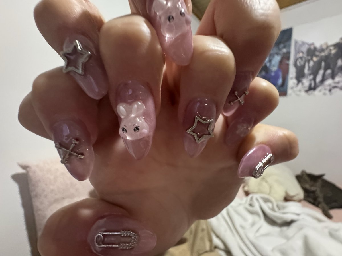 se vienen pedidos de uñas aniteez si o q