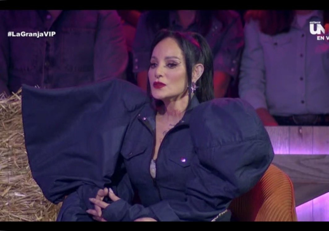 vayavayatv's tweet image. Lolita : “No sé quién sea (Sandra Itzel) no sé qué haga, no me interesa”#LaGranjaVIPMX