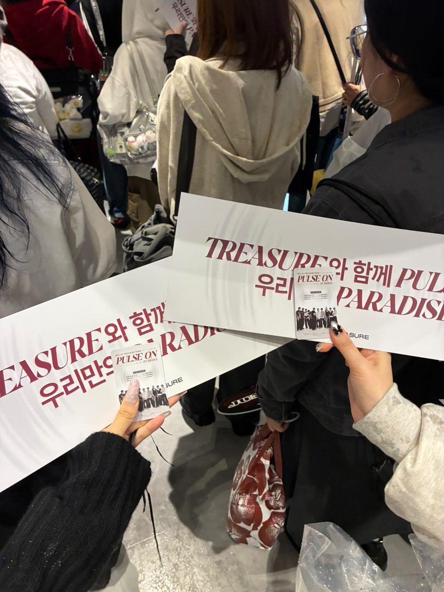 manman48314's tweet photo. 251010 트레저 PULSE ON 첫콘

준규가 손가락으로 가리켜줌....❤️🫠 https://t.co/eY9t4p7bfX