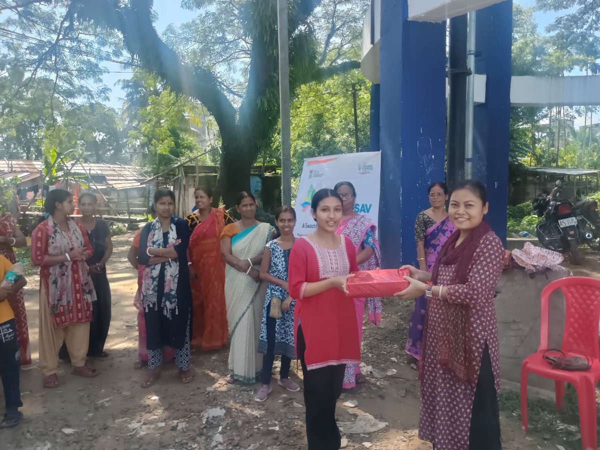 FobSilchar's tweet photo. A cleanliness &amp; plantation drive under Swachhta 5.0 was organized by CBC FO Silchar at a chariali point near Subhas Nagar Anganwadi Centre in Silchar today.
The anganwadi members took active participation in cleaning the area &amp; plantation along with a quiz competition. https://t.co/6nd8cmdlee