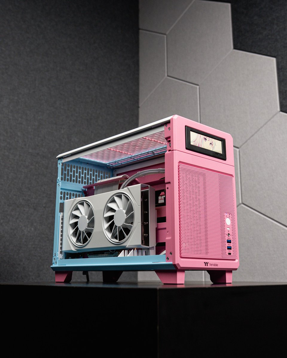 ThermaltakeInc's tweet image. ♡ TR100 Bubble Pink ♡

Sweet style meets compact performance with this setup by @dreamcoresg.
Perfect for those who love a pop of color in their build 🎀✨

#Thermaltake #PCBuild #CustomPC #GamingSetup #PCModding #GamingCommunity #BubblePink #TR100 #itx #sff