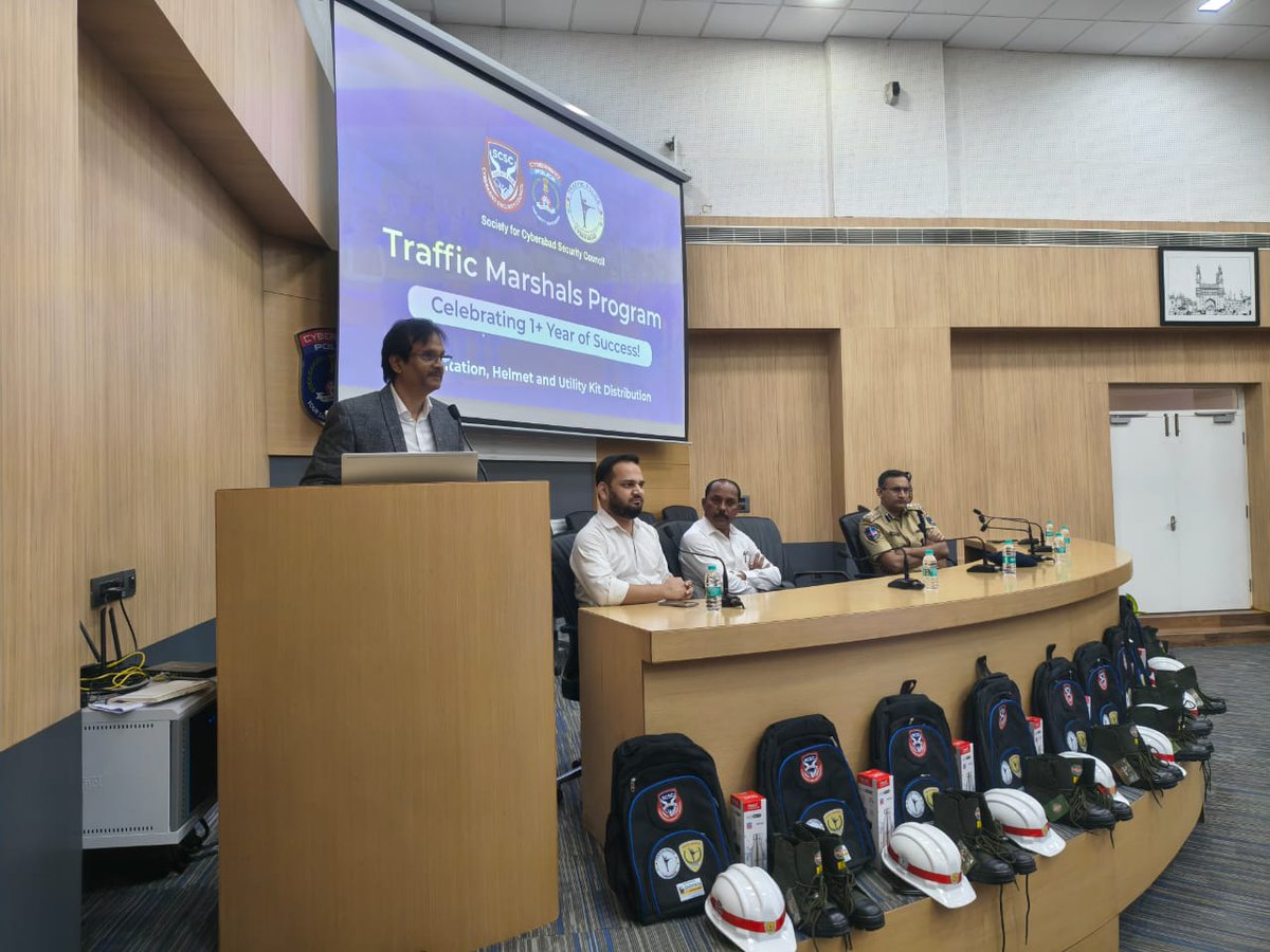SCSC_Cyberabad's tweet image. 👏 Cyberabad Police &amp;amp; SCSC marked 1+ years of the Traffic Marshal Program!

From 50→135 marshals—driving safer, smoother roads across Cyberabad. 🚗

#SCSC #CyberabadPolice #RoadSafety #TrafficMarshals