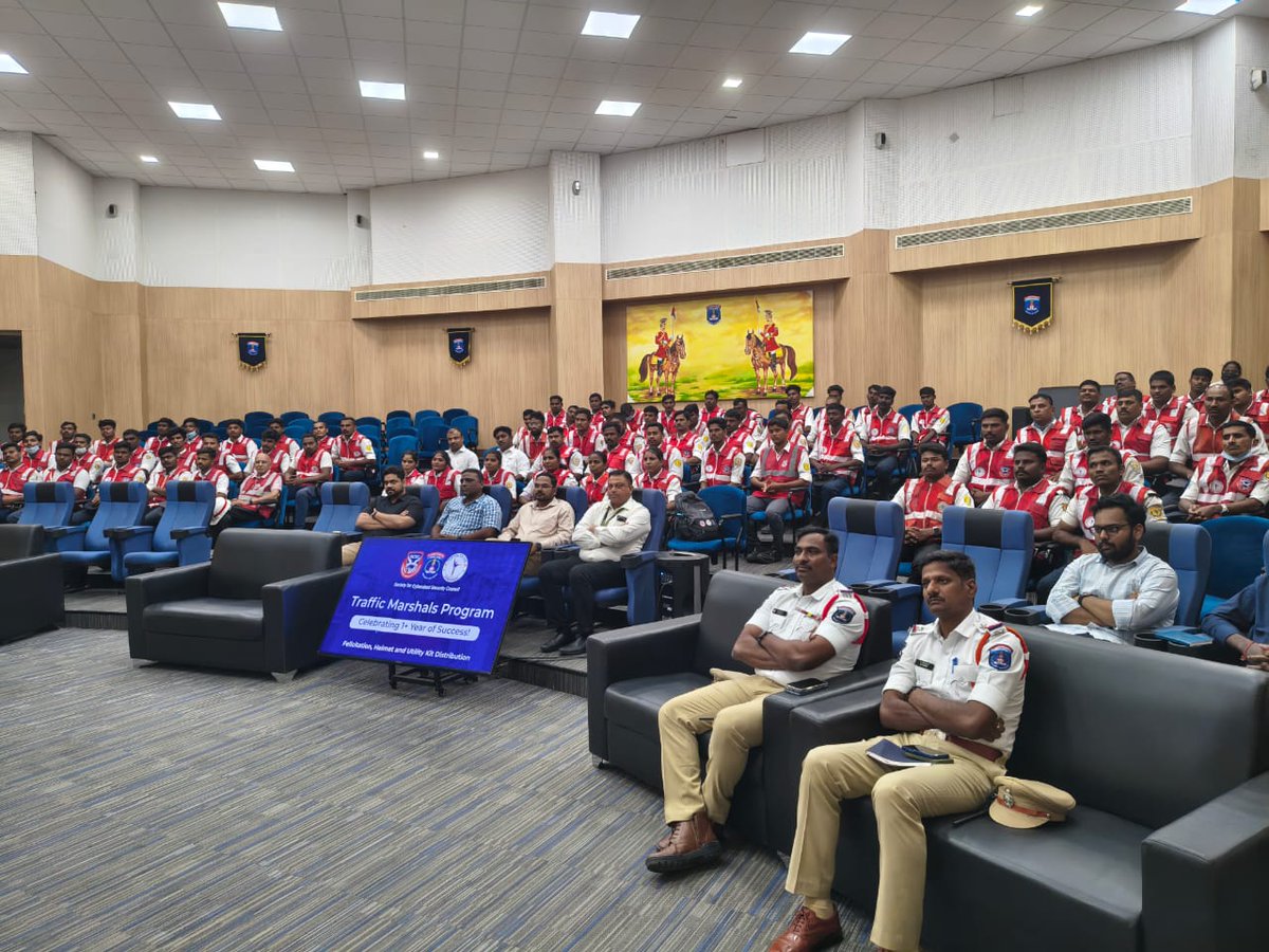 SCSC_Cyberabad's tweet image. 👏 Cyberabad Police &amp;amp; SCSC marked 1+ years of the Traffic Marshal Program!

From 50→135 marshals—driving safer, smoother roads across Cyberabad. 🚗

#SCSC #CyberabadPolice #RoadSafety #TrafficMarshals