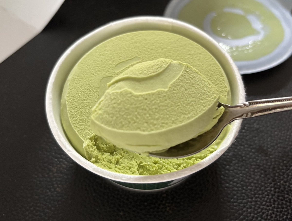 PayjThieJWGlEa3's tweet image. まだ日差しが眩しくて暑いので16時のおやつに森永乳業さんのMOW宇治抹茶を頂きます、渋くてウマい抹茶がアイスに溶け込んでスッキリしますね🍨✨😋

morinagamilk.co.jp/products/icecr…

#16時のおやつ #アイスクリーム #MOW #森永乳業