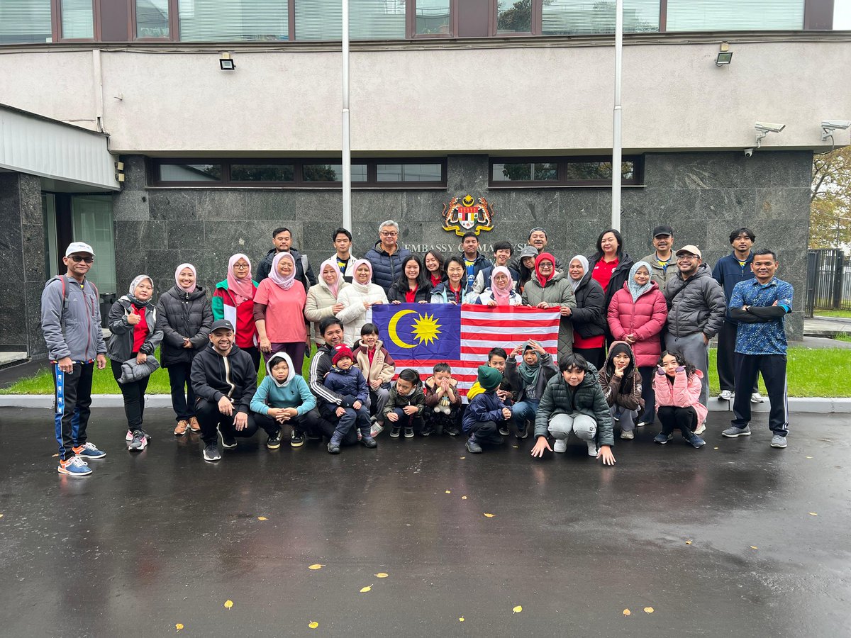 MYEmbMoscow's tweet image. On 11 Oct, the Embassy of Malaysia in Moscow organised Hari Sukan Negara 2025. The event includes 3km brisk walk, congkak, dart, ping-pong, etc.