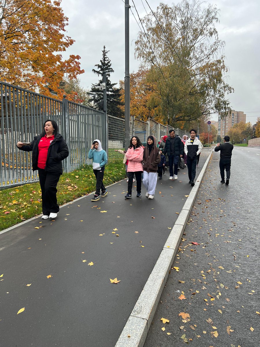 MYEmbMoscow's tweet image. On 11 Oct, the Embassy of Malaysia in Moscow organised Hari Sukan Negara 2025. The event includes 3km brisk walk, congkak, dart, ping-pong, etc.