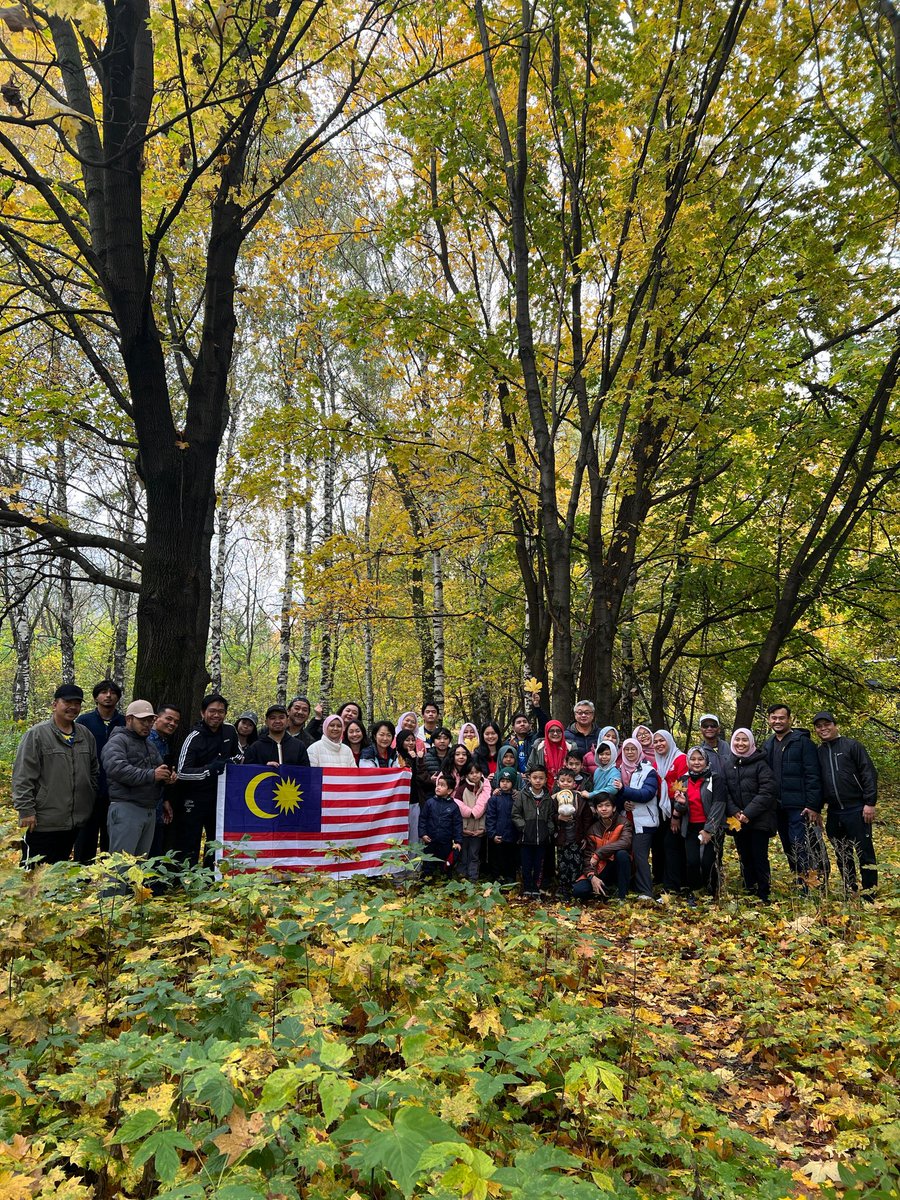 MYEmbMoscow's tweet image. On 11 Oct, the Embassy of Malaysia in Moscow organised Hari Sukan Negara 2025. The event includes 3km brisk walk, congkak, dart, ping-pong, etc.