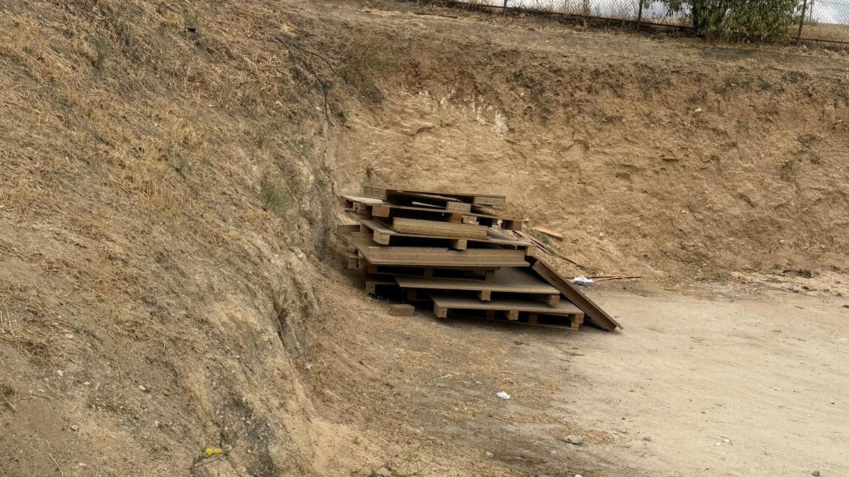 🔴⚪️ Nuevo vertido de residuos en el Parque de la Marina de San Sebastián de los Reyes

➡️ Los residentes señalan que los restos de madera llevan días sin recogerse en un punto del parque que sufre vertidos ilegales de forma recurrente

🔗diariodesanse.com/2025/10/13/nue…