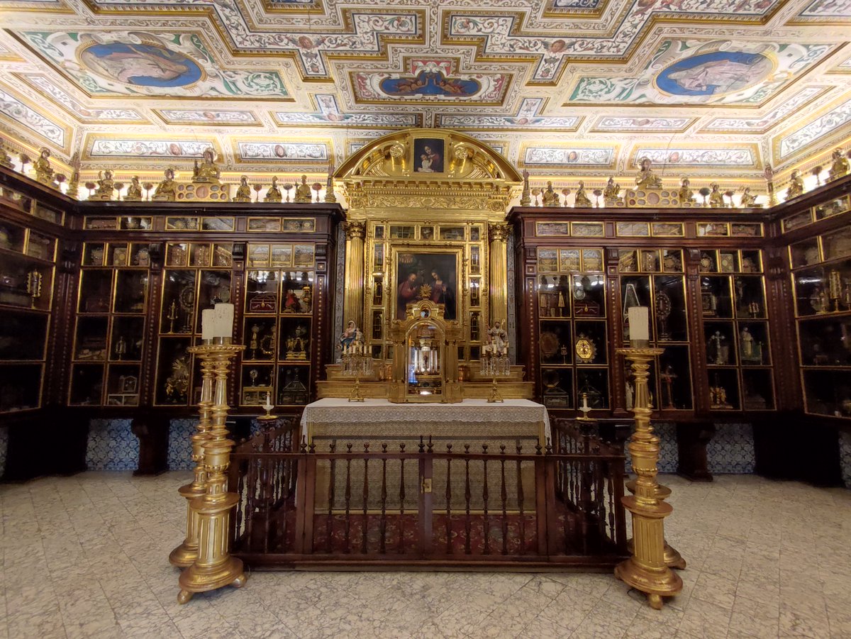 PatrimNacional's tweet image. El Palacio de El Pardo 🏰 y el Monasterio de la Encarnación ⛪ se podrán visitar con el Programa “Madrid Otra Mirada” #MOM2025 ¡No te lo pierdas!

📍Visita Palacio de El Pardo: 16 y 17 de octubre 11h, 12h y 13h.

📍Visita Monasterio de La Encarnación: 16 y 17 de octubre 11.30h.