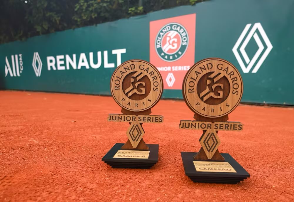 AvantageTennis_'s tweet image. La 2e édition du Roland-Garros Junior Series Asie débute aujourd’hui à Tokyo. 🇯🇵💎

Réservé aux meilleurs U16 du continent, le tournoi offre au vainqueur une invitation pour Roland-Garros Junior 2026.

Il y a quelques années, João Fonseca s’était illustré en décrochant sa place…