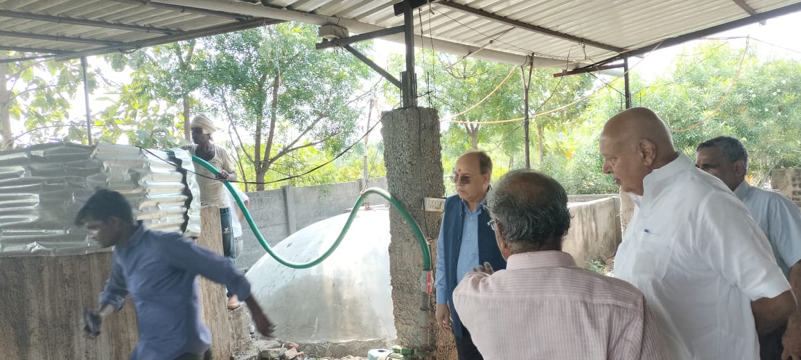 spshahibjp's tweet photo. आज जनपद झांसी में भारतीय कृषि अनुसंधान परिषद द्वारा पोषित इंदिरा कृषि फार्म, चन्दरा का निरीक्षण किया ।
इस फार्म पर ड्रैगन फ्रूट की खेती वृहद पैमाने पर की जा रही है।
इस दौरान कृषि निदेशक श्री पंकज त्रिपाठी जी एवं फार्म के अधिकारी उपस्थित रहे । https://t.co/KkXEuhMYPy