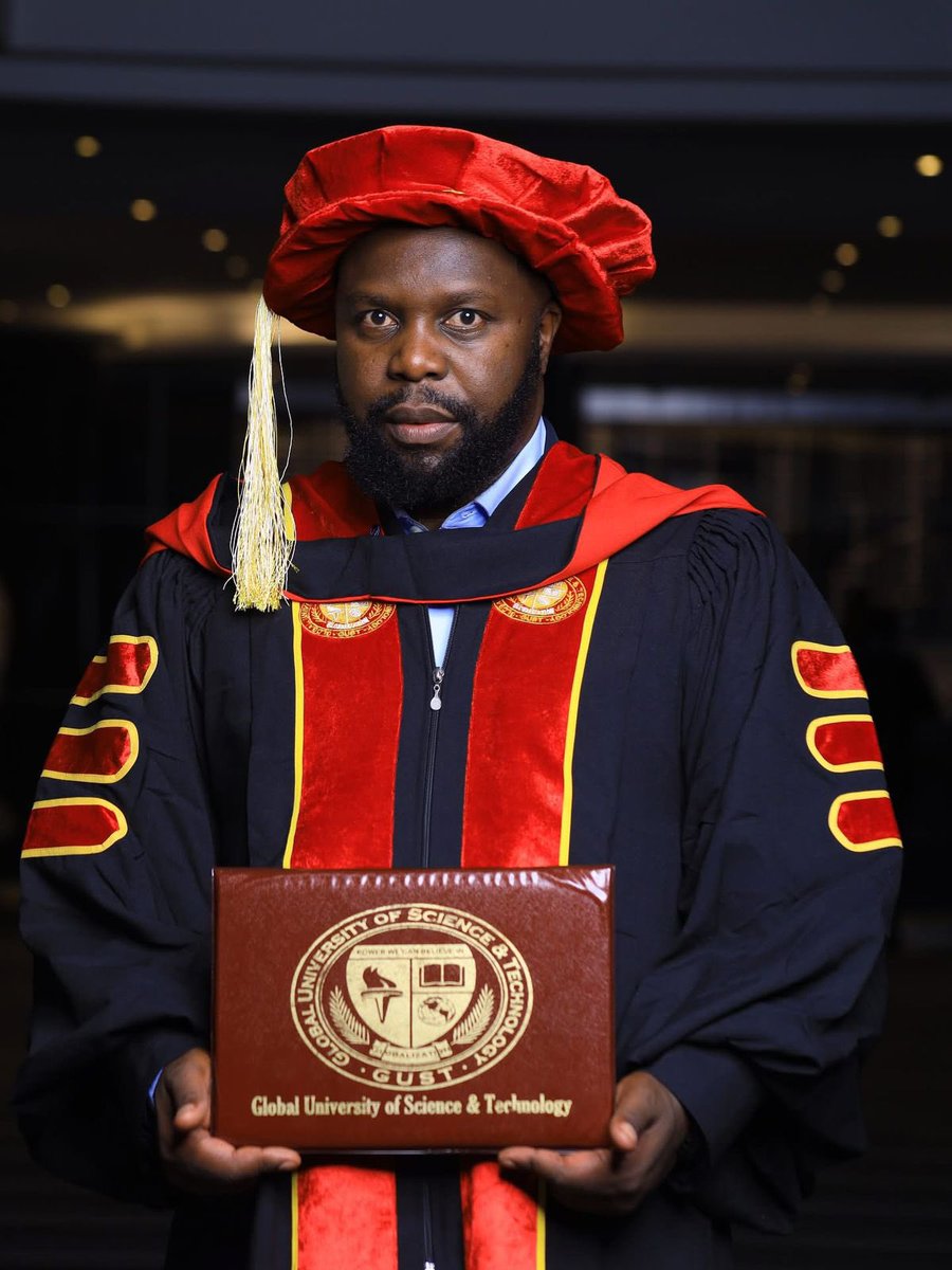 n_makhubele's tweet photo. From the streets of Soweto to academic halls in the US🙂‍↕️Dr. Mandla’s journey proves that storytelling and scholarship can walk together Doctor Mandla #DrMandlaNcinitwa https://t.co/7K6psThNOw