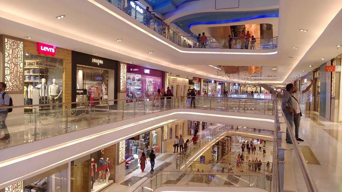thetatvaindia's tweet photo. Top three shopping malls of Delhi may face shutdown amid Diwali season.

Ambience Mall Vasant Kunj, DLF Promenade, and DLF Emporio face severe water shortages, risking temporary closure ahead of Diwali.

#DelhiMall #DLFPromenade #DLFEmporio #AmbienceMall #DelhiJalBoard #WaterCrisis