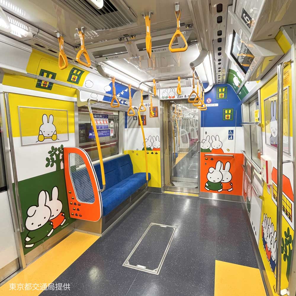miffy_japan's tweet image. きょうは　鉄道の日

都営地下鉄各線では、片方の耳がたれたミッフィーのお友だち「ダーン」や、車いすに乗った女の子「ロッテ」の登場する絵本をテーマにした「子育て応援スペース」が設置されています

お子さま連れの方も
安心してご利用いただけるスペースです
dickbruna.jp/news/202305/10…