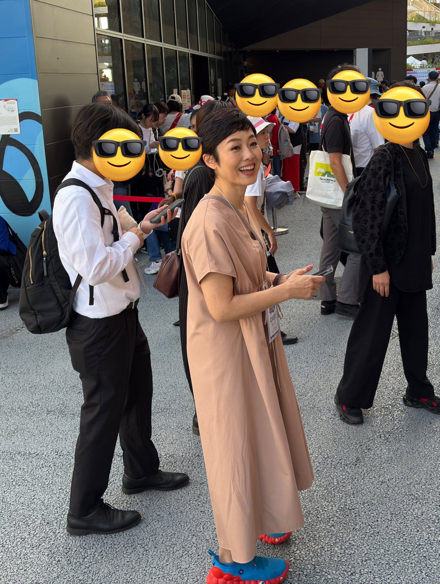 ミャクミャクスニーカーを履きこなす有働由美子さん。カッコいい！
#EXPO2025