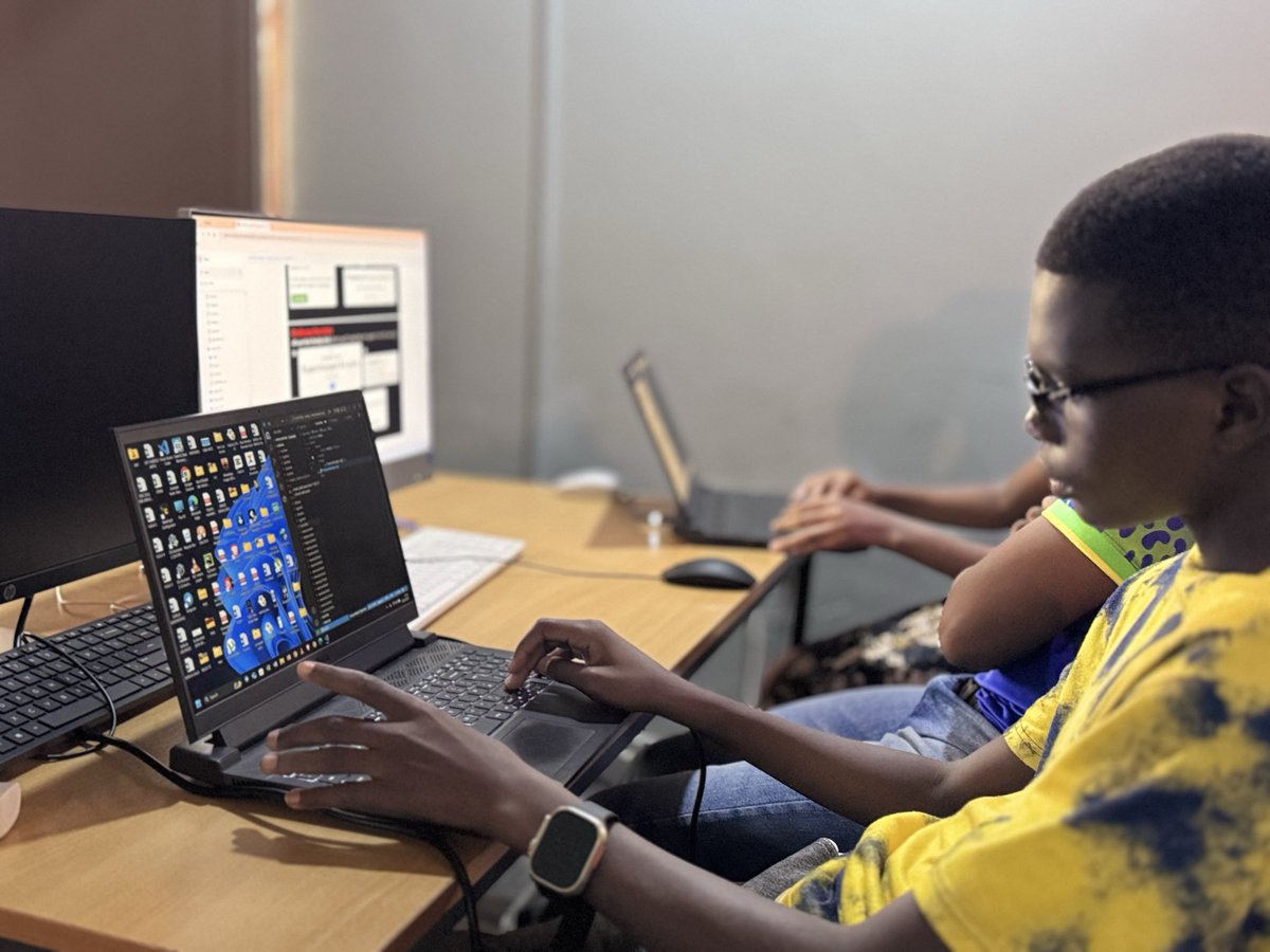 LPDigitalTZ's tweet image. These amazing Class 7 graduates are stepping into the world of coding through our #DigitalTanzania – #Coding4Kids program at LP Digital Academy, proudly verified by NACTIVET.

It’s inspiring to see young minds explore creativity, problem solving, and innovation through…