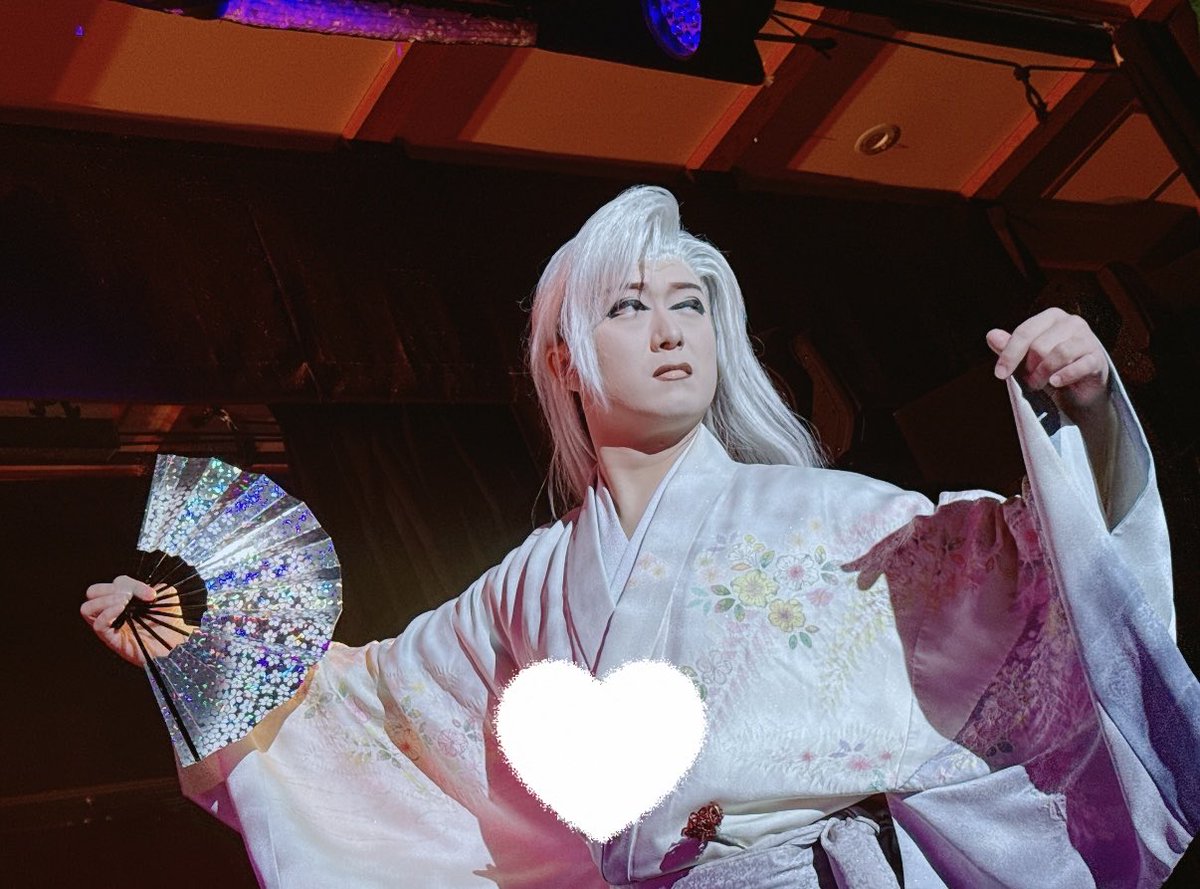 02Anam's tweet photo. 2025.10.08     大平楽
はじめましてっ！見海堂劇団さん🪭

始まりと終わりの夢の国へようこそ感 好きだった！！←
お芝居、アドリブ多くてずっとおもしろかった🤣✨
総座長さんのギャップ凄かった！！
迫力が凄すぎて見とれた✨✨✨

舞踊も楽しかったなーっ🪭♡
照明も凄かった！！☺️💡💯 https://t.co/CBjKcWrwVy