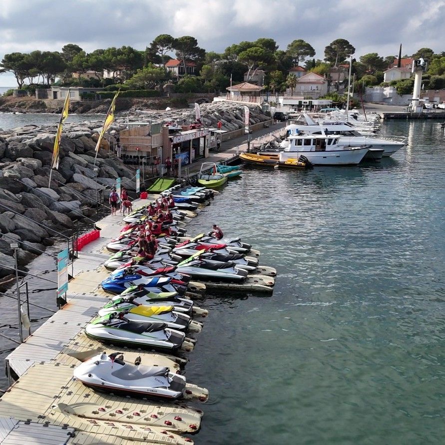 🌊 Sensations, bonne humeur &amp; esprit d’équipe pour le CSE Castorama Le Cannet en sortie jetski dans les calanques de l’Estérel !

Merci pour leur confiance et à notre partenaire Jet Fun Évasion pour l’accueil 👏

Plus d'infos 👇
bit.ly/4okePvT

#ECA #CSE #Groupes