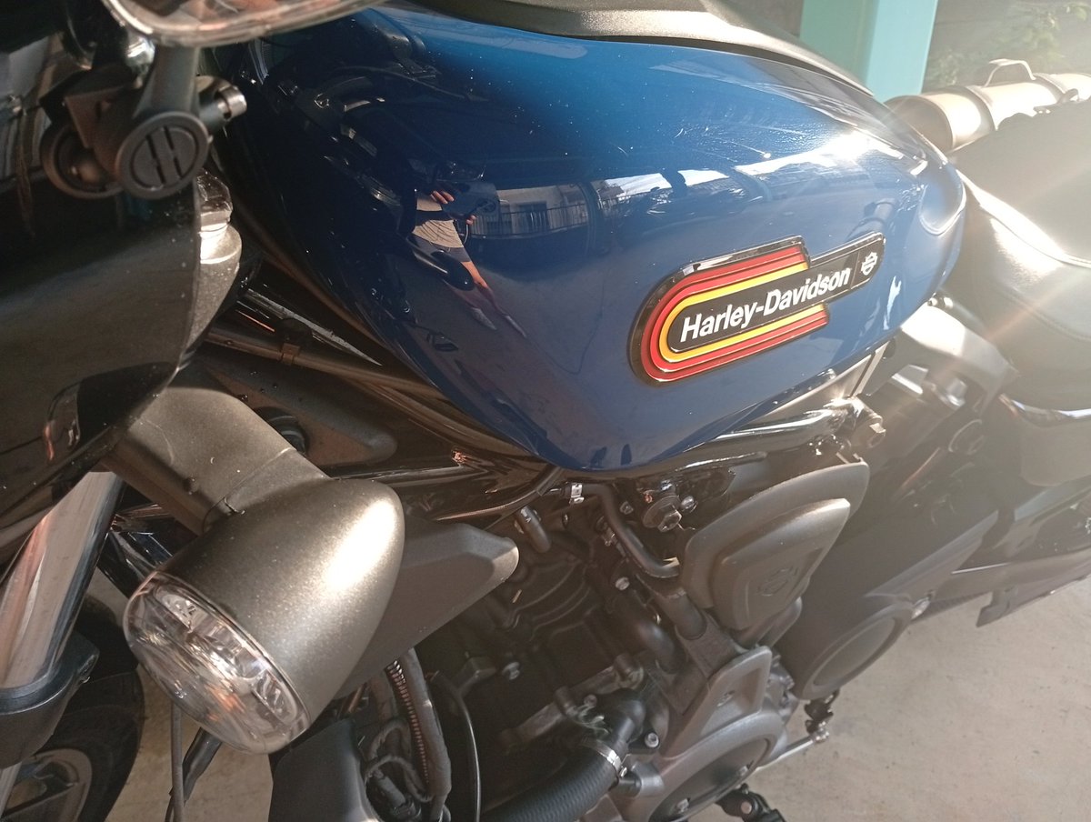 高圧洗浄機でピャーッと洗って

液体のシュアラスターを塗ったくってみました

サラサラしている印象

個人的には⋯固形とサラサラの中間くらいの粘度が欲しいかなぁ🤔

出来れば拭き取り無しで