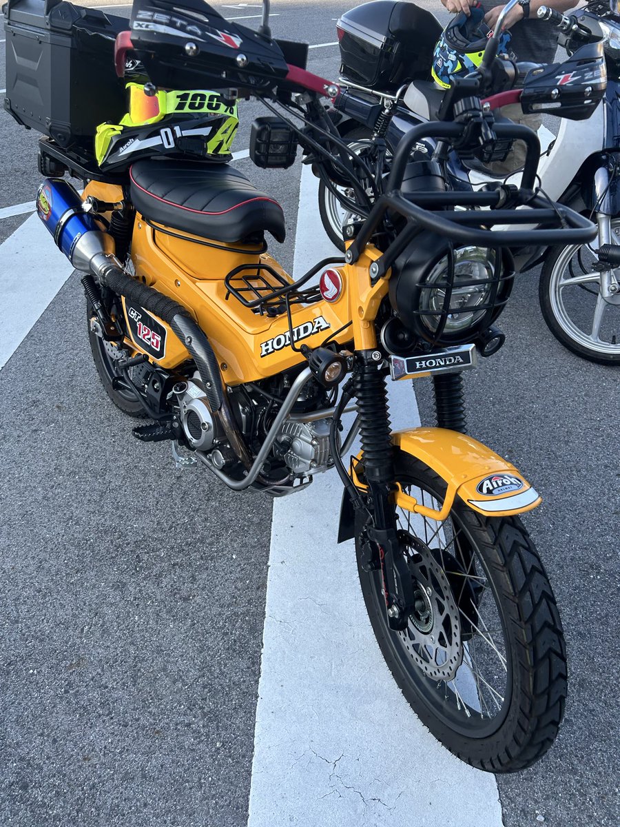 mw5ewSu4lDWKUt4's tweet image. お仲間と雑談〜☀️👍

＃カブ主 
＃ハンターカブ
 ＃カブ
＃ツーリング