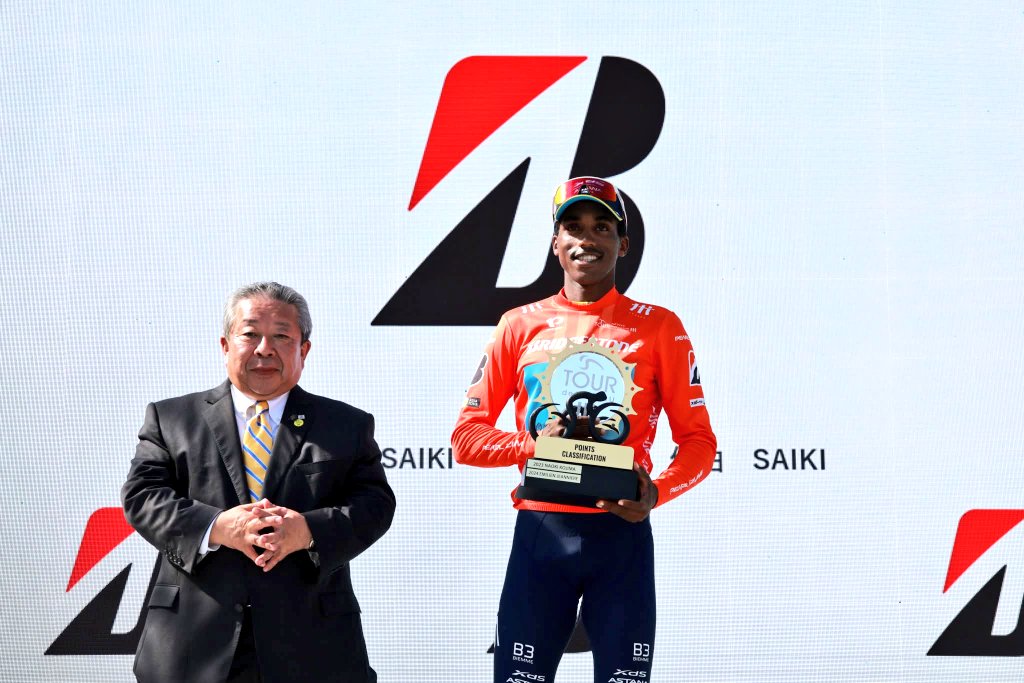 ብርኽቲ ምዕልቲ ብዓወት እንክትምወስ
Monday morning good news

 Eritrean cycling sensational, Henok Mulubrhan of <a href="/XDSAstanaTeam/">XDS Astana Team</a>, has once again showcased his prowess by winning Stage 3 of the recently concluded Tour de Kyushu in Japan! 

He dramatically snatched the coveted