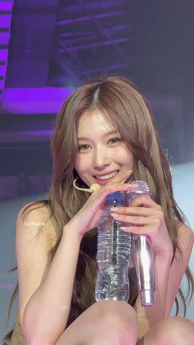 ShiPhanie's tweet image. 251011 TWICE 6TH WORLD TOUR ‘THIS IS FOR’ in Singapore Day 1
Sana🥺🥺🥺
#TWICE #트와이스 #사나 #SANA #サナ #THISISFOR
#TWICE_THISISFOR_WORLD_TOUR