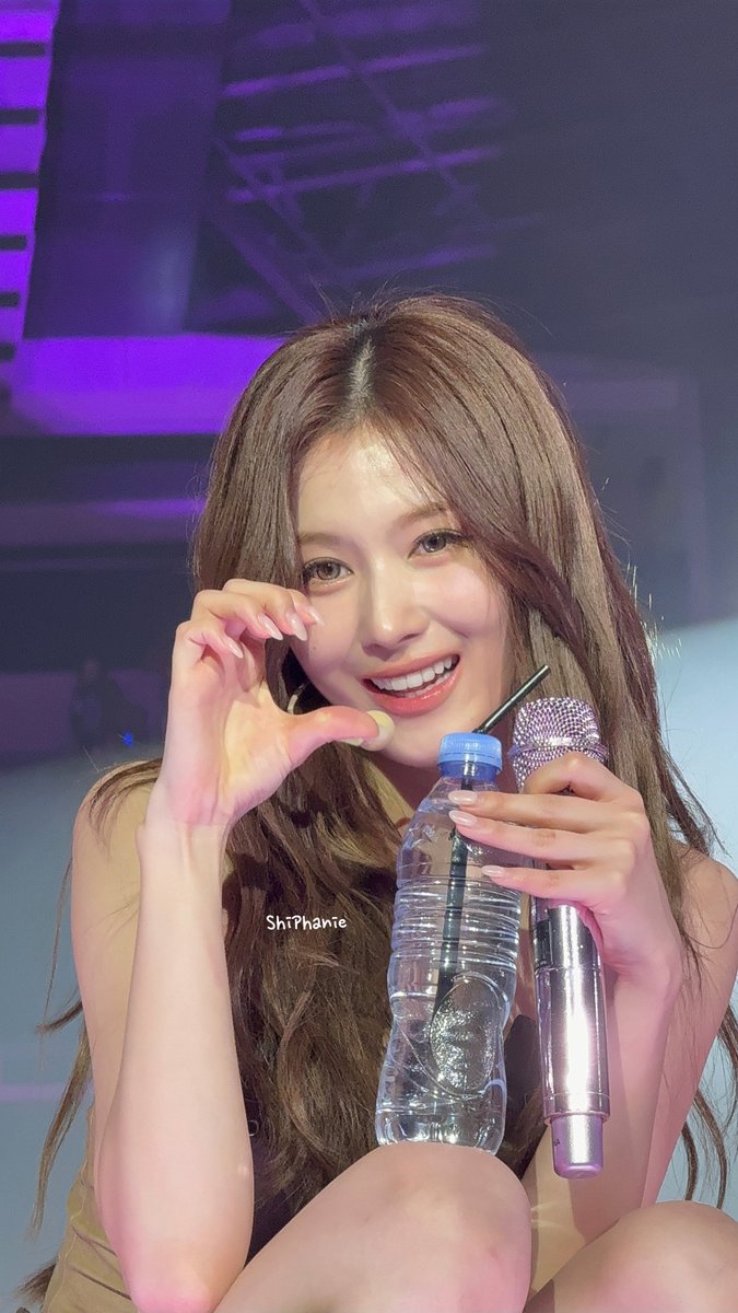 ShiPhanie's tweet image. 251011 TWICE 6TH WORLD TOUR ‘THIS IS FOR’ in Singapore Day 1
Sana🥺🥺🥺
#TWICE #트와이스 #사나 #SANA #サナ #THISISFOR
#TWICE_THISISFOR_WORLD_TOUR